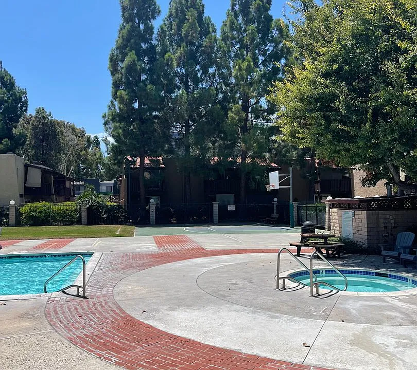 1010 W Macarthur Blvd #85
