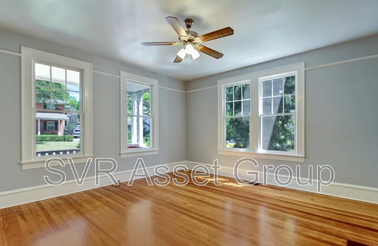 1758 Greenwood Ave — Photo 9