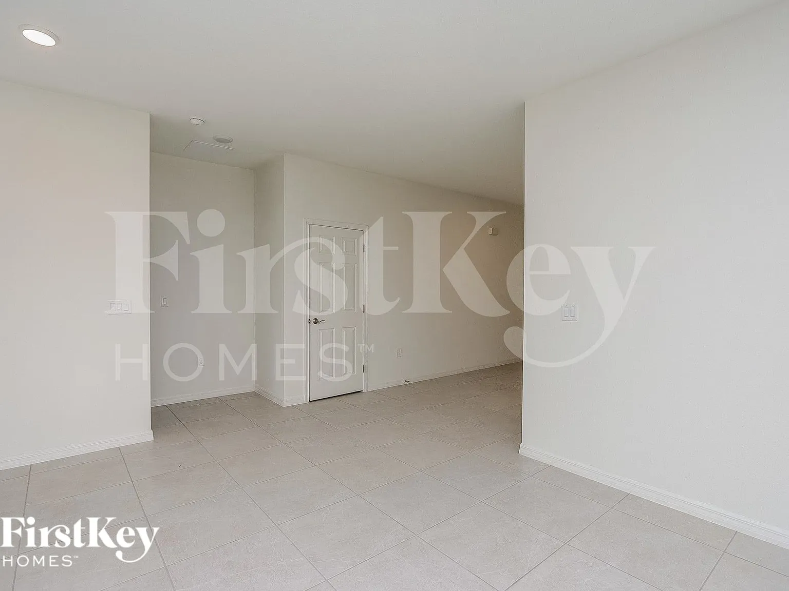 4 bed, 2.0 bath, 2001 sqft, $2,210 — Photo 2