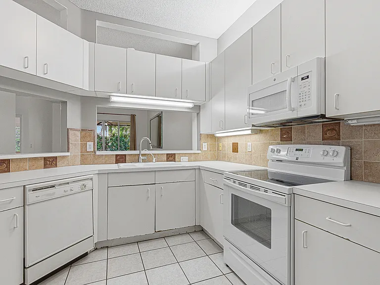 10168 Lombardy Dr #10168 — Photo 5