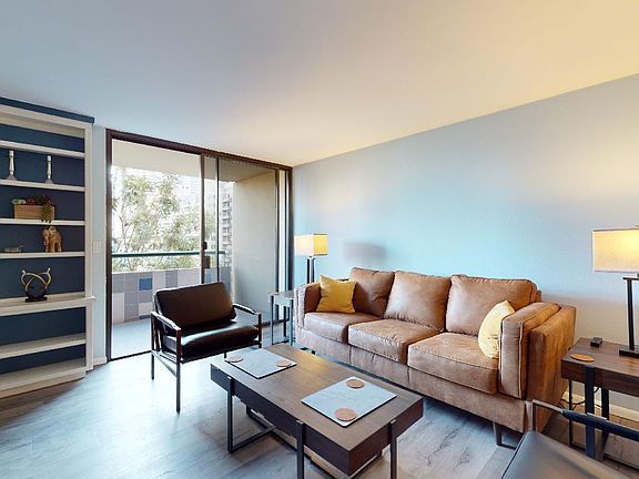 2nd image of 600 W 9th St APT 914