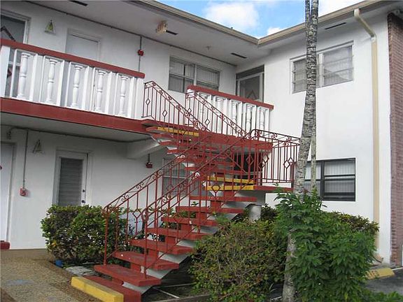 3rd image of 245 NE 191st St APT 3011