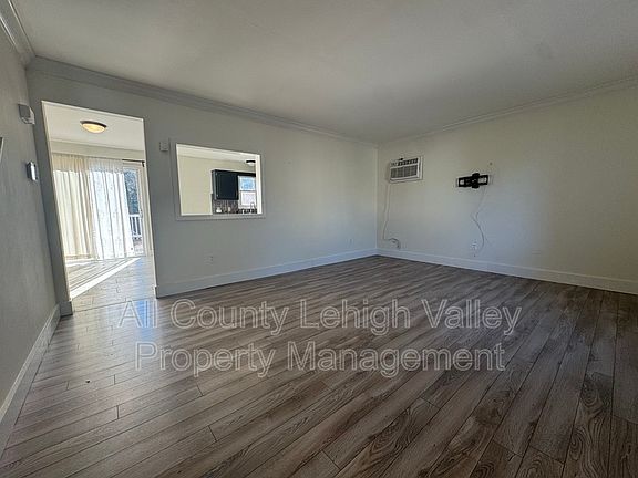 4th image of 1824 Norwood St