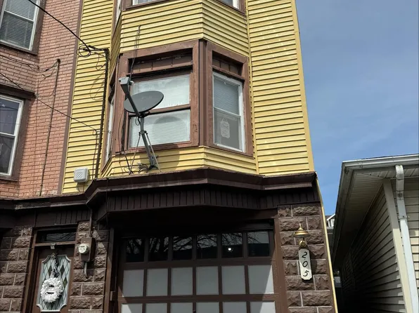 205 W Atlantic St, Shenandoah, PA 17976