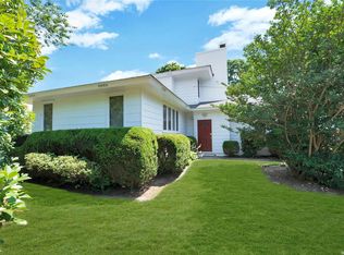 15 E Roe Blvd, Patchogue, NY 11772