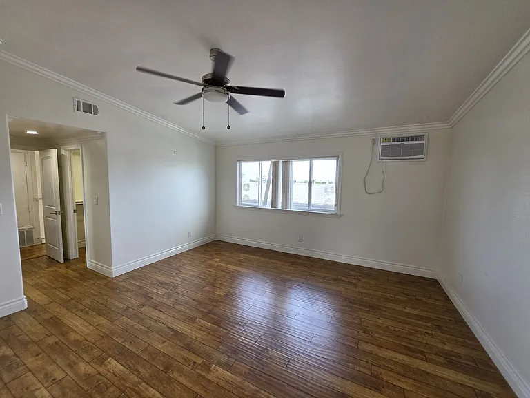 2516 Graham Ave #4 — Photo 18