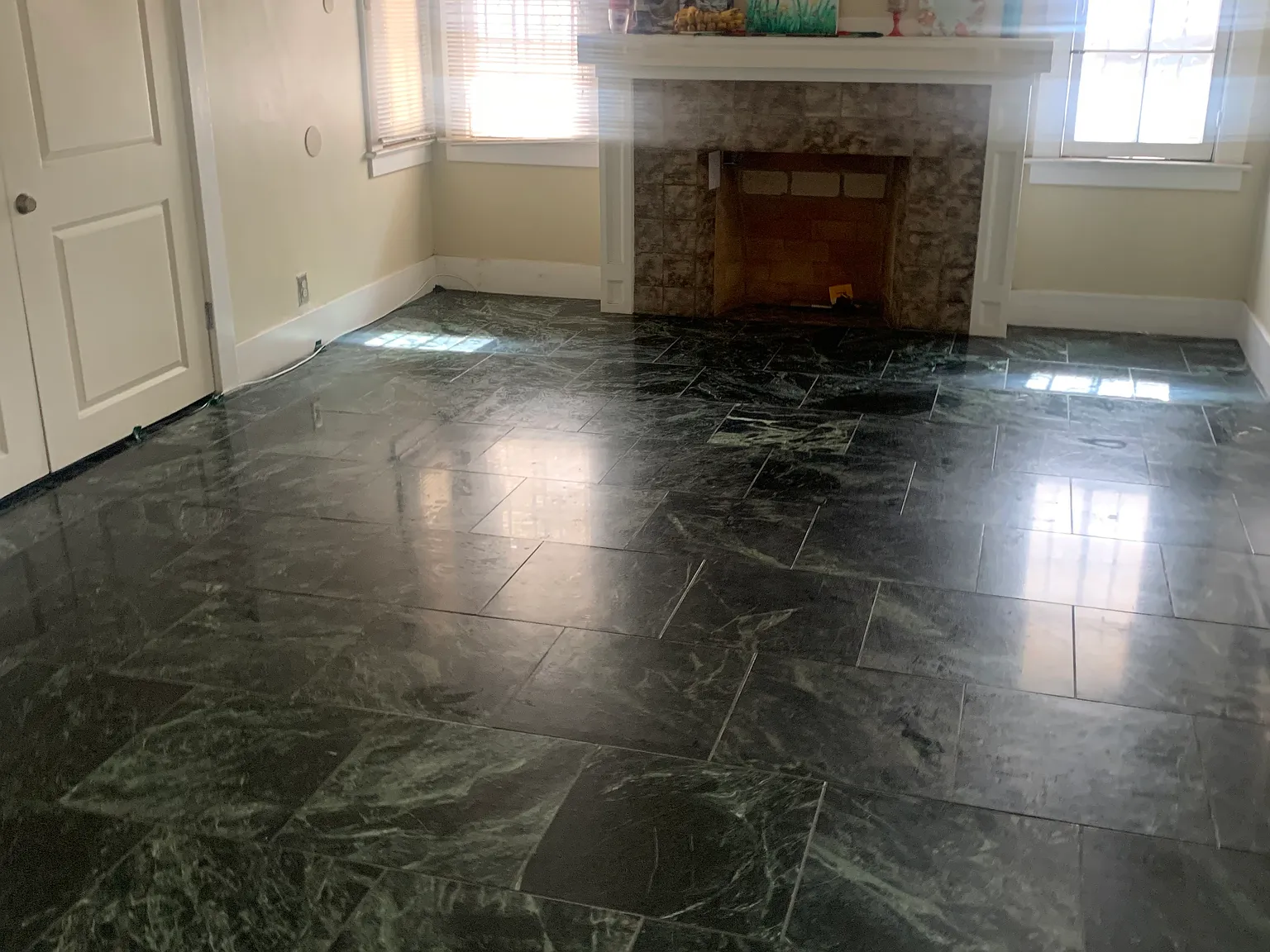 3 bed, $900 — Photo 1