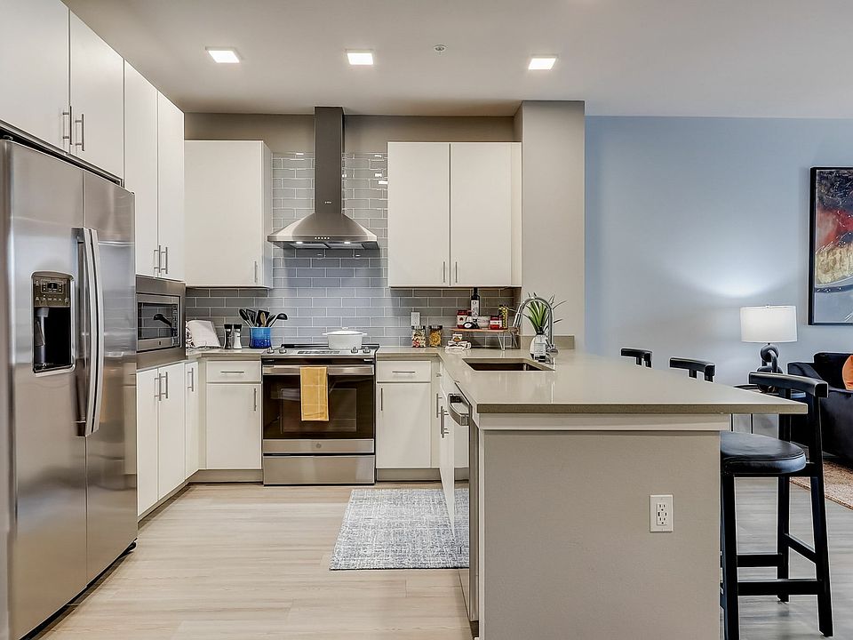 Dwell Oviedo 1BR Kitchen