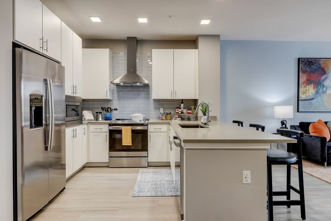 Dwell Oviedo 1BR Kitchen