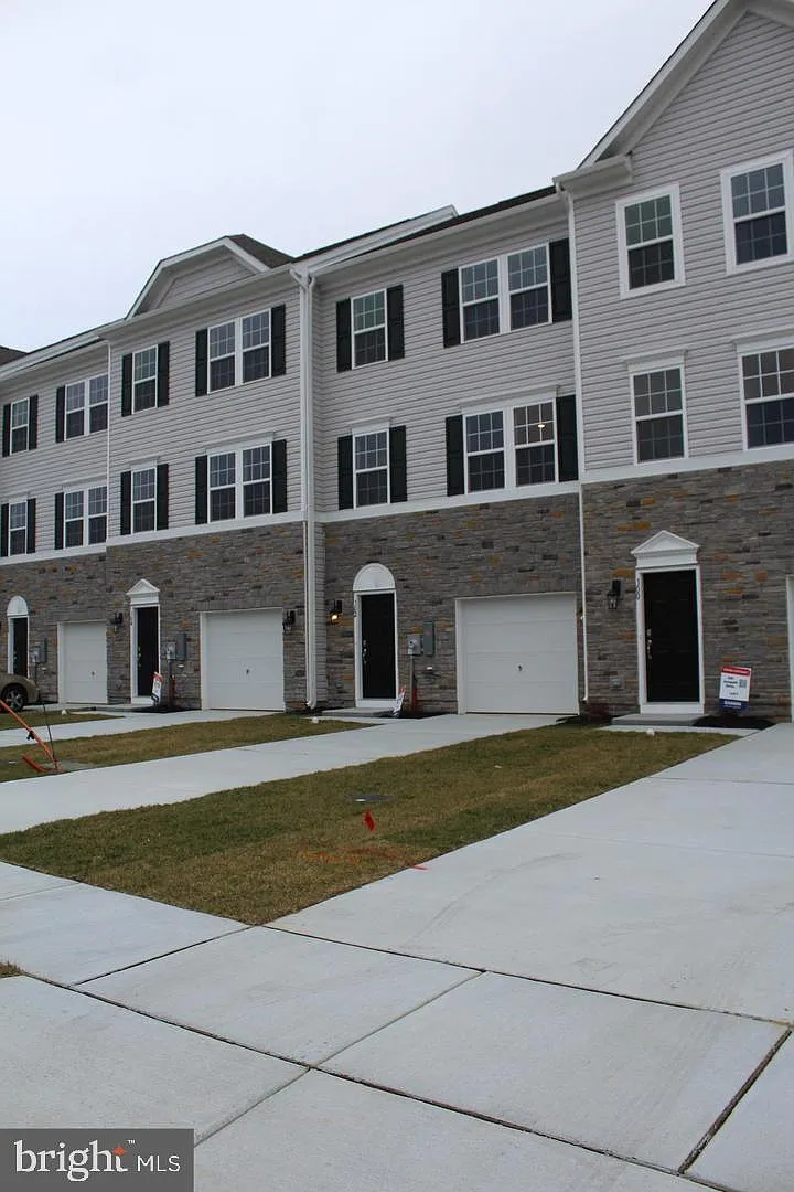 3 bed, 2.5 bath, $3,100 — Photo 2