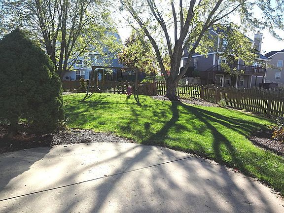 3rd image of 227 Shawnee Cir