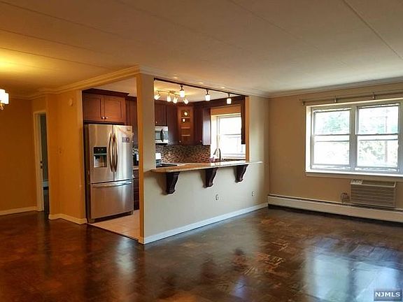 5th image of 25 Jefferson St APT 3G