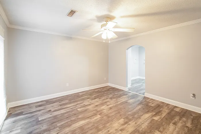305 Laurel Ave — Photo 3