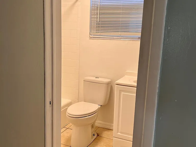 27 N San Remo Ave #A — Photo 18