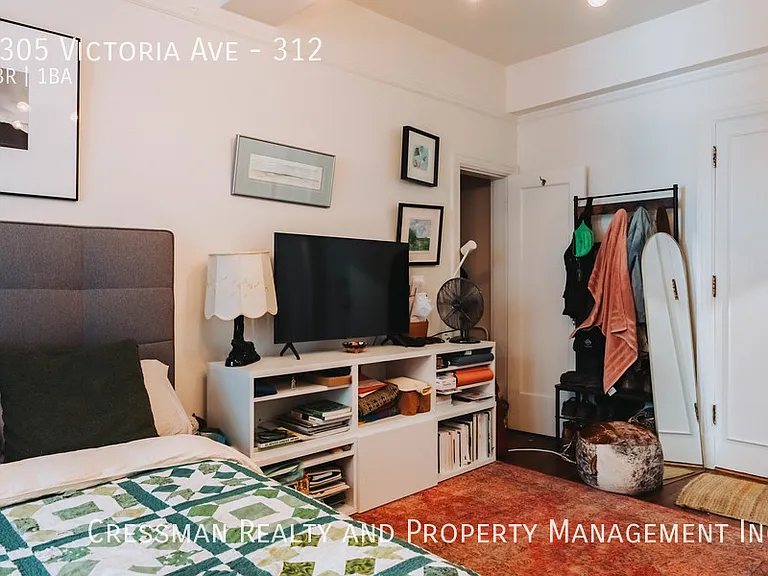 2305 Victoria Ave — Photo 32