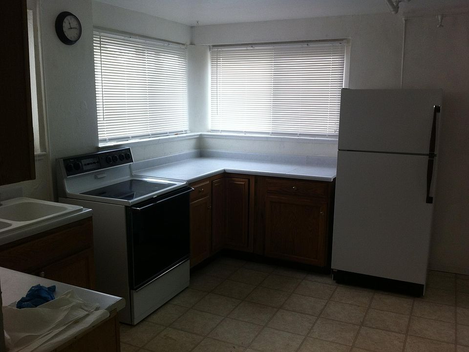 BRIGHT KITCHEN LOOKING SW