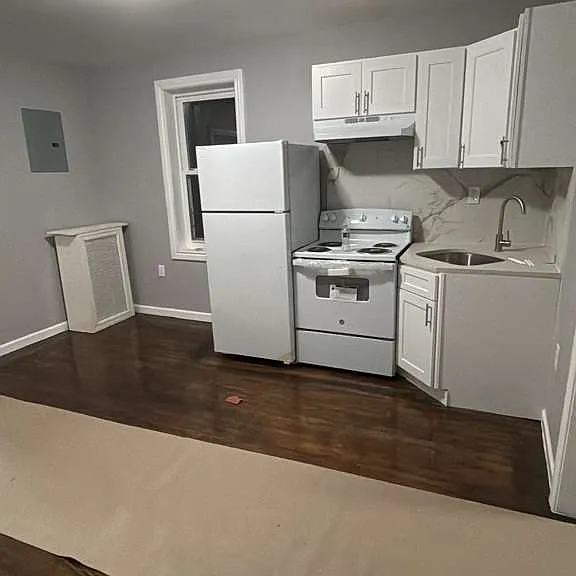 0 E 172nd St #1F — Photo 1