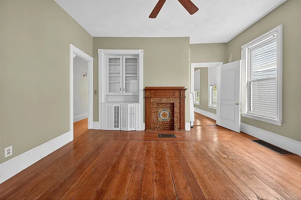 3 bed, 1.5 bath, 1223 sqft, $4,200 — Photo 4