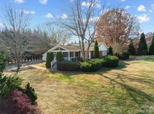 26 Wills Ln, Candler, NC 28715