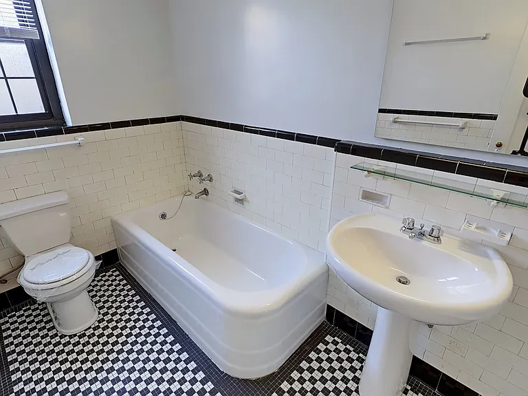 435 W 23rd St #8F — Photo 6