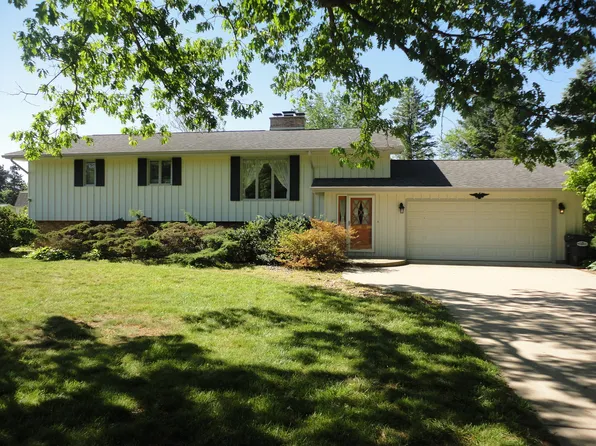 8711 Riverbend Dr, South Haven, MI 49090