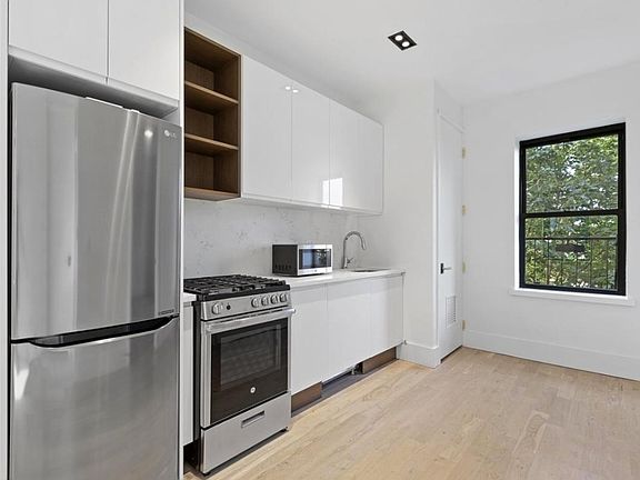 2nd image of 32 Magnolia Ave #21E