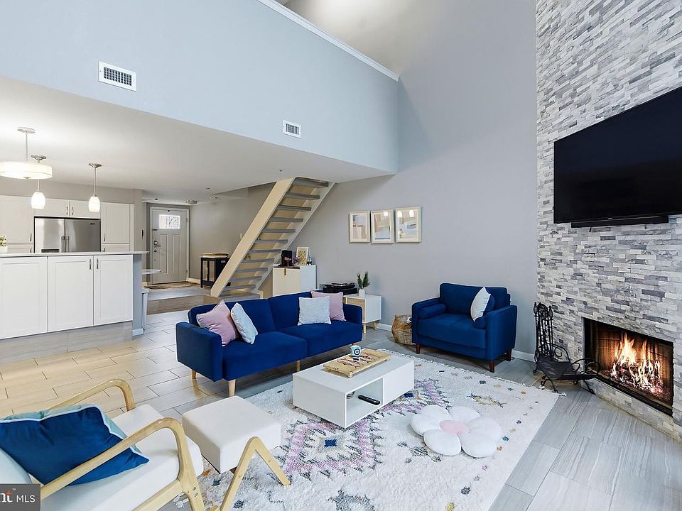 1st image of 3036 Main St #3036