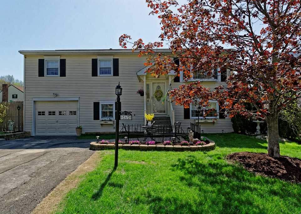1st image of 6 Iroquois Dr