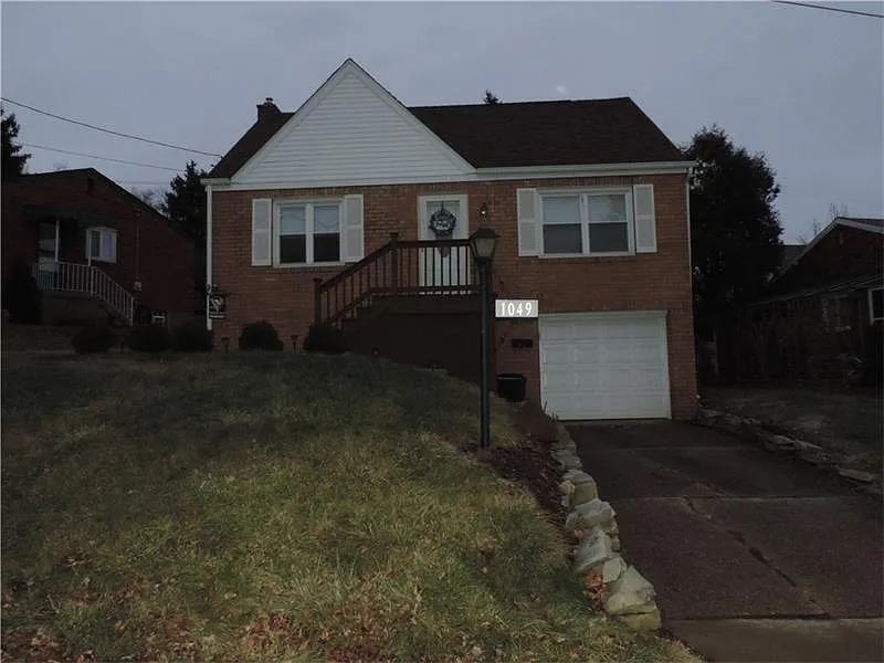 1049 Elwell St photo 1