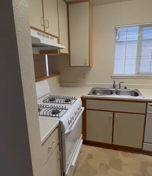 740 Bayside Rd — Photo 3