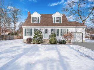 173 Flower Hill Dr, Shirley, NY 11967
