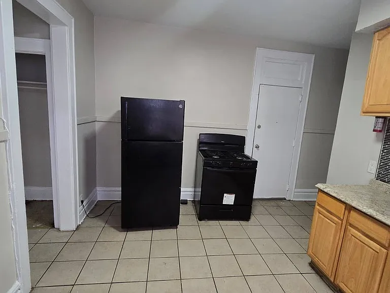 81 Montgomery Ave #2 — Photo 3