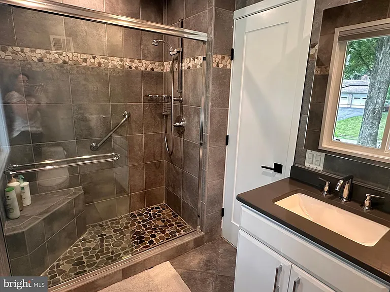 6005 Neilwood Dr — Photo 49