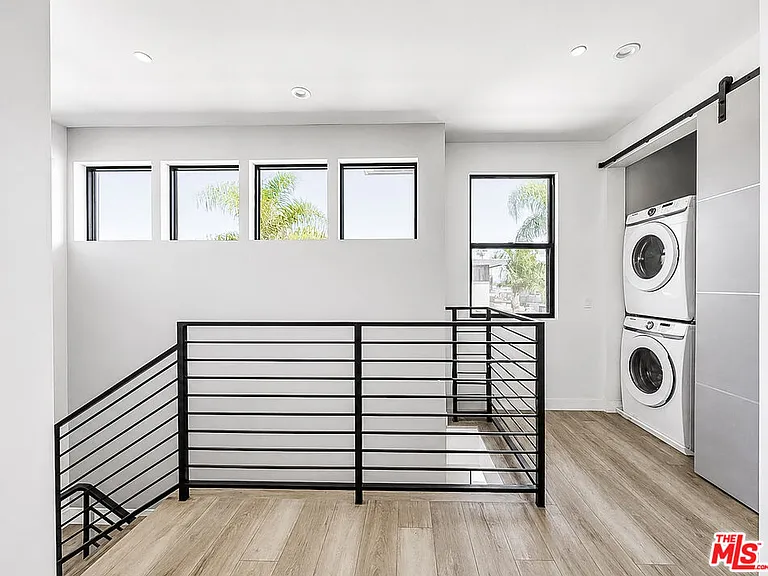 13354 Beach Ave — Photo 21