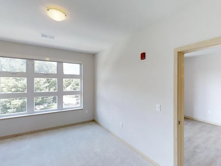 902 Drake St — Photo 77