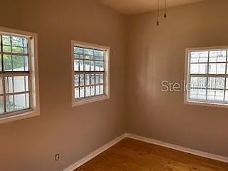 912 E Saint Clair St — Photo 6