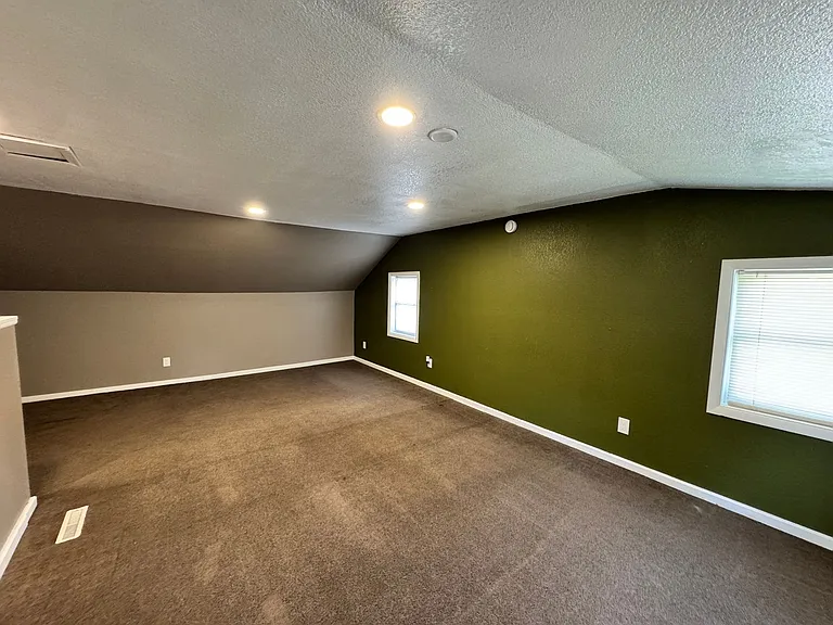 301 S Thornwood Ave — Photo 9