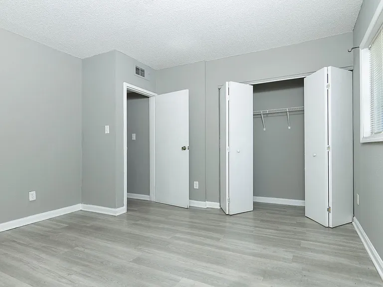 1834 John Calvin Ave — Photo 8