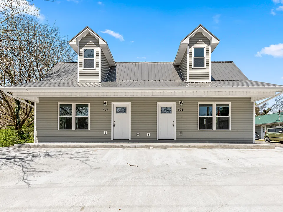623 Lord Ave