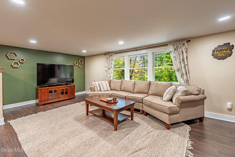 5th image of 4 Stonegate Drive
