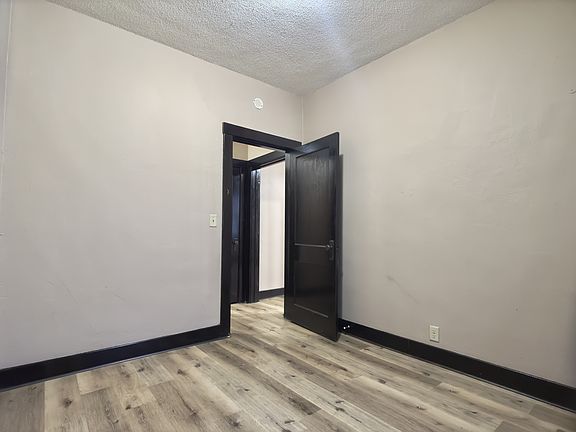 5th image of 325 E Washington Ct #1