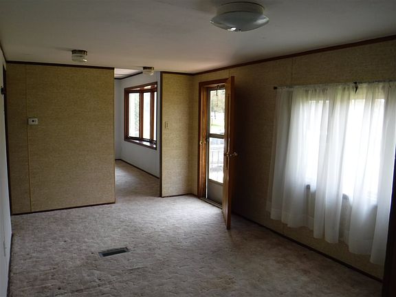 4th image of 1010 Lincoln St
