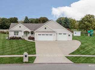 8406 Golfside Dr, Jenison, MI 49428