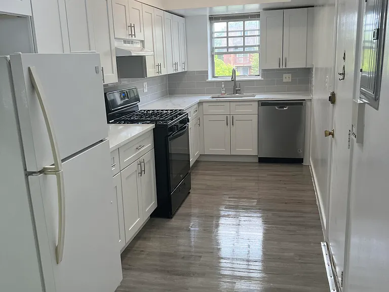 207 Lake Shore Rd #3 — Photo 2