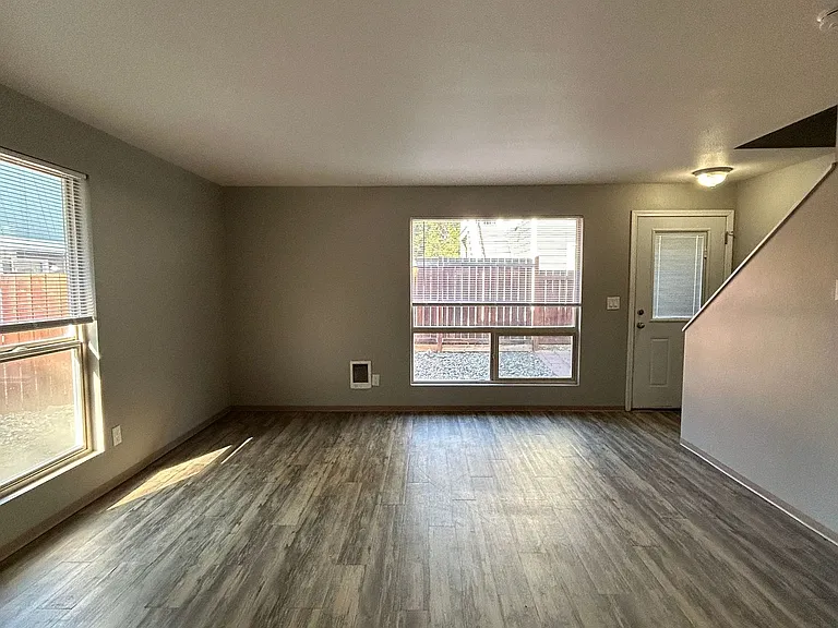 1516 N Brook Ct — Photo 2