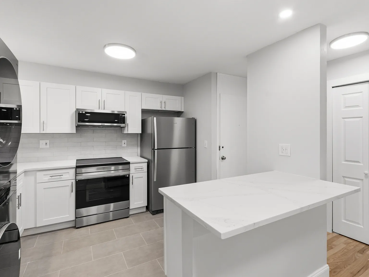 2 bed, 1178 sqft, $2,600 — Photo 2