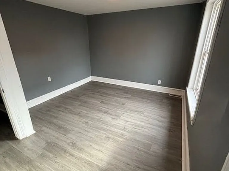 228 N Evans St — Photo 9