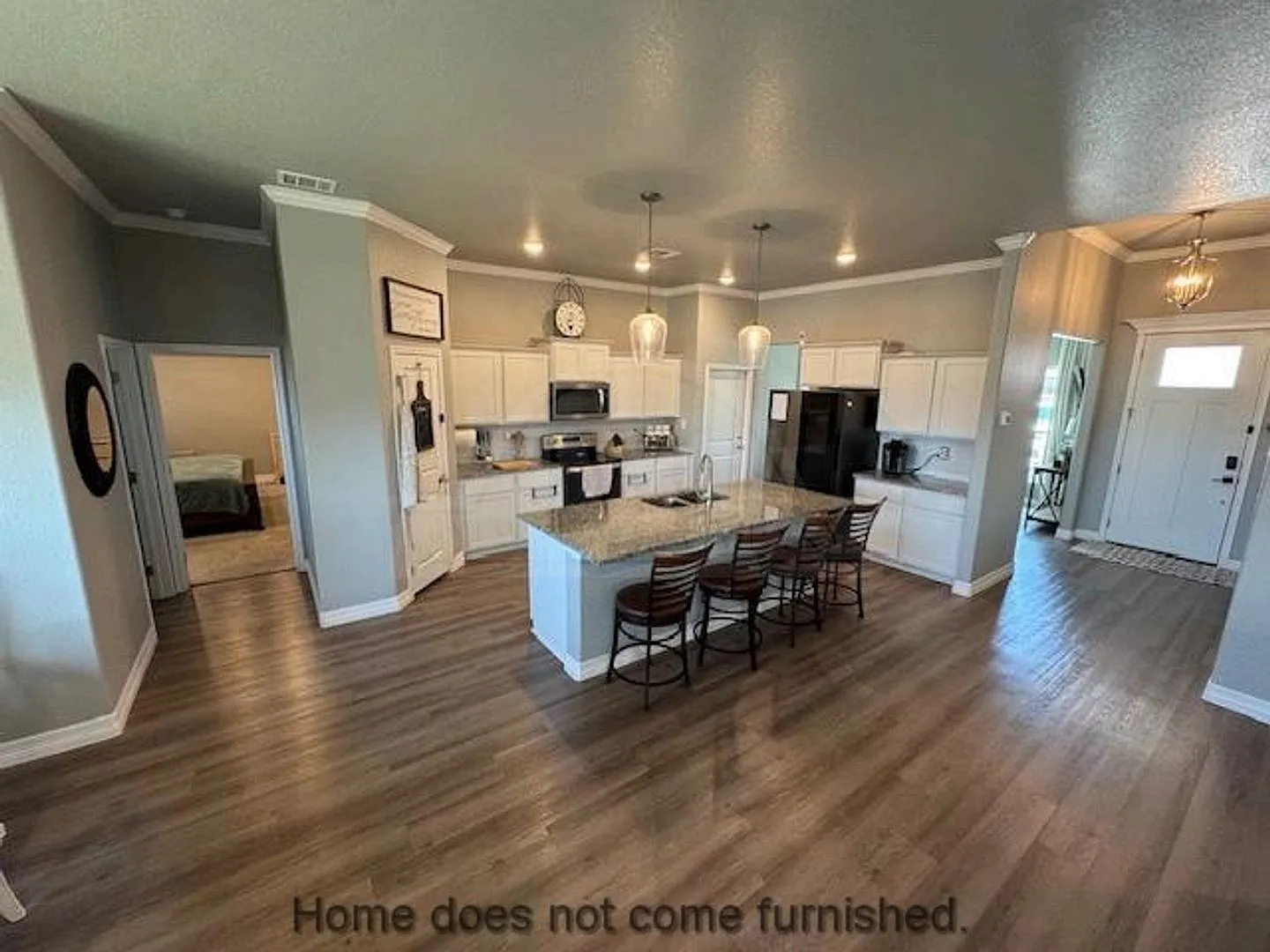 Modern 3-Bedroom Home — Photo 3