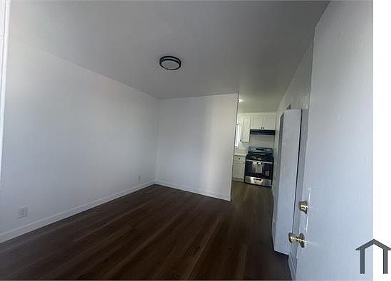 3rd image of 1946 E 112th St