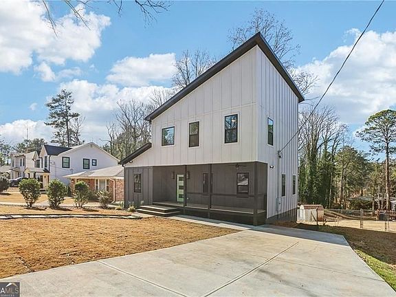 3rd image of 665 Ferris St SW